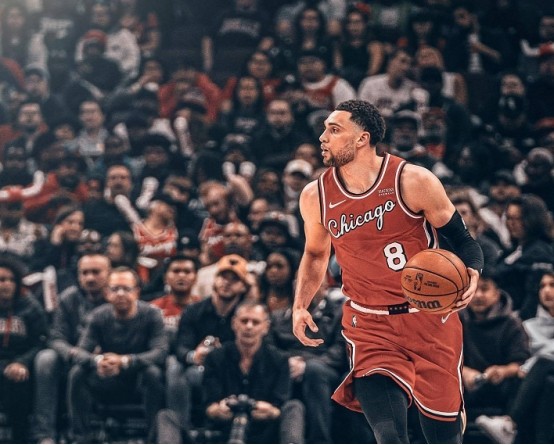  阿德巴约双20，热火主场击退公牛  